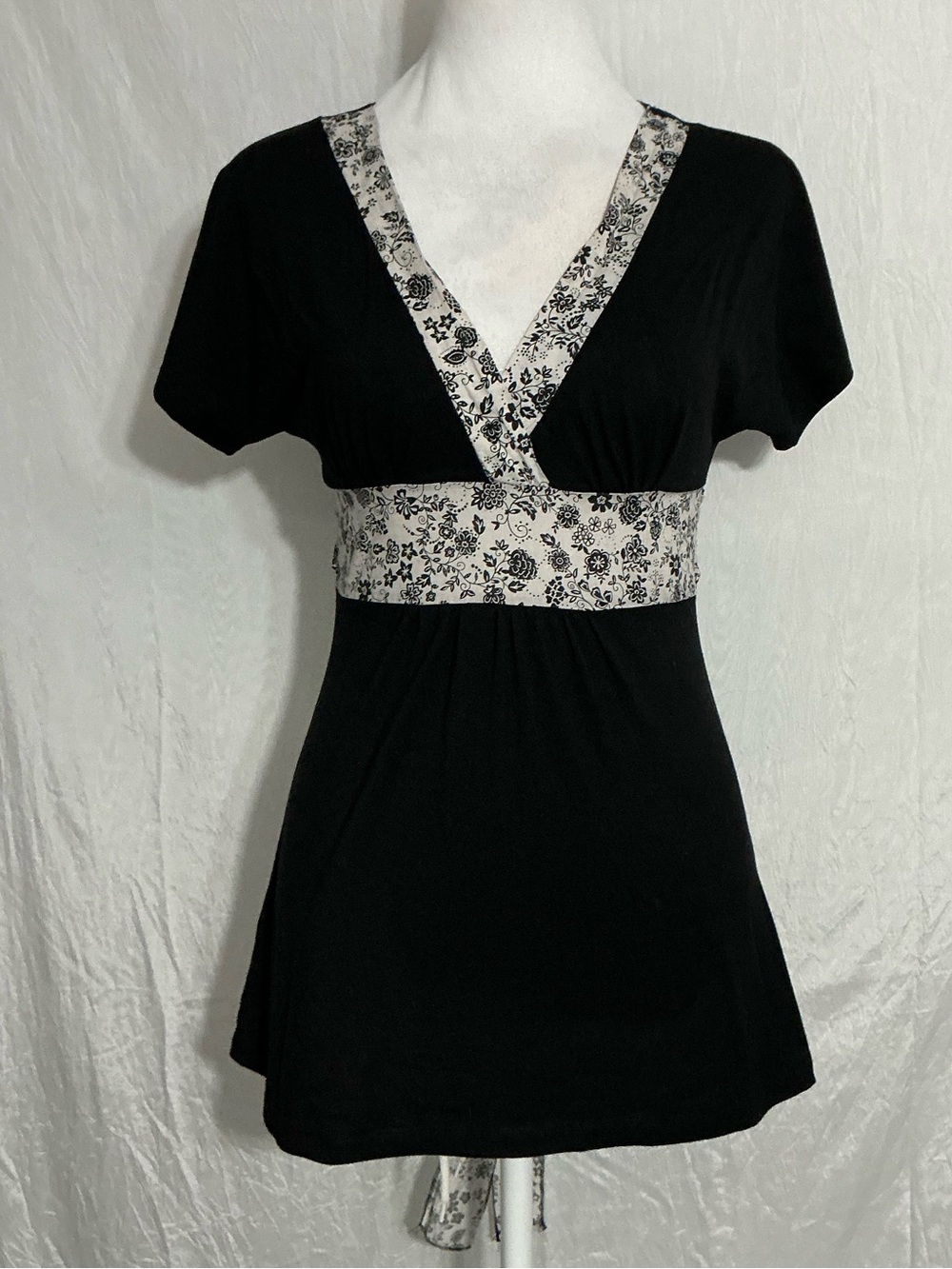 Charlotte Russe Black V-Neck Empire Waist Top with Cream Floral Trim